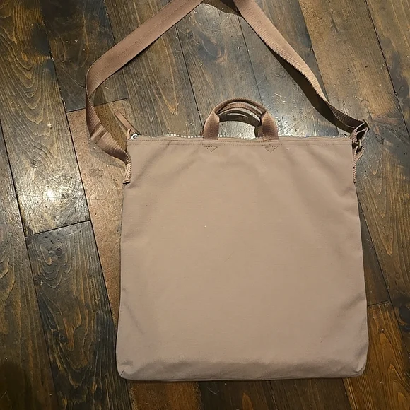 NWOT EVERLANE The Renew Tan Beige Twill Canvas Carry All Travel Tote Bag - Picture 3 of 6